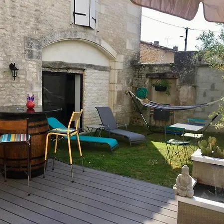 Le Nid De Bed & Breakfast 3*