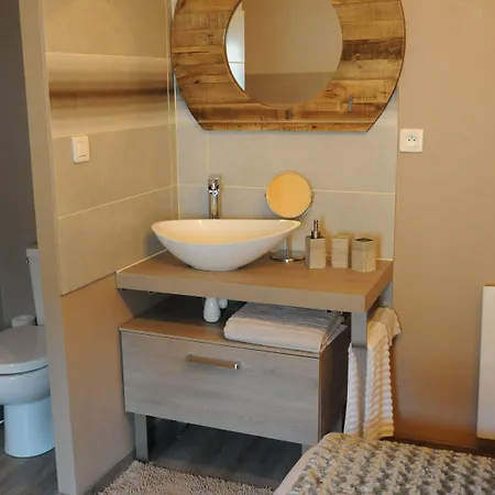 Le Nid De Bed & Breakfast 3*