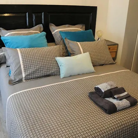 Le Nid De Bed & Breakfast