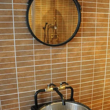 Le Nid De Bed & Breakfast