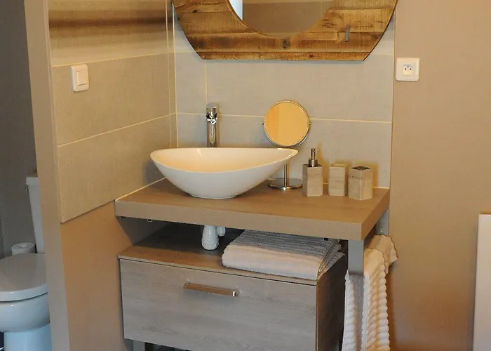 Le Nid De Bed & Breakfast 3*