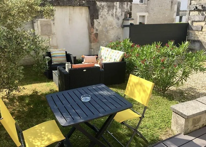 Le Nid De Bed & Breakfast