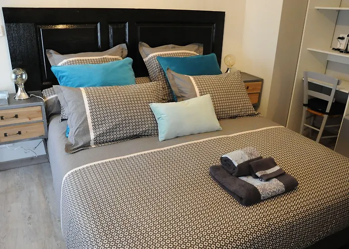 Le Nid De Bed & Breakfast 3*