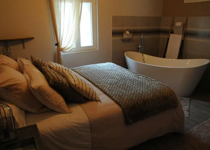 Le Nid De Bed & Breakfast